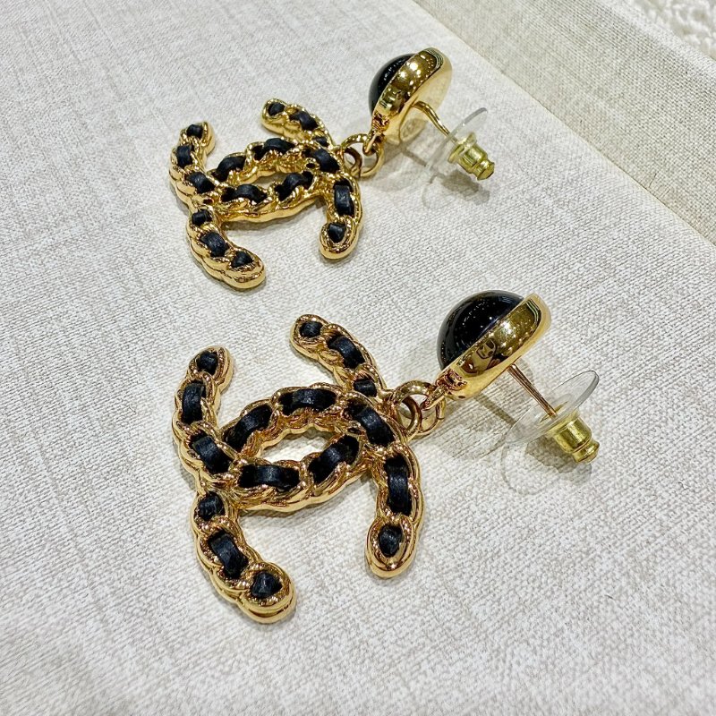 CHANEL - 高級手工坊皮穿鍊雙C耳環-5