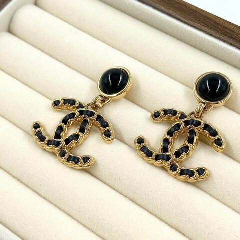 CHANEL - 高級手工坊皮穿鍊雙C耳環