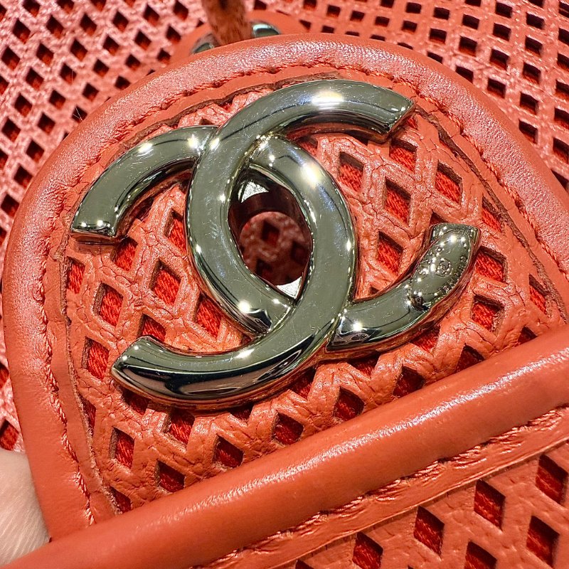 CHANEL - 珊瑚橘簍空up in the air手提斜背包-19