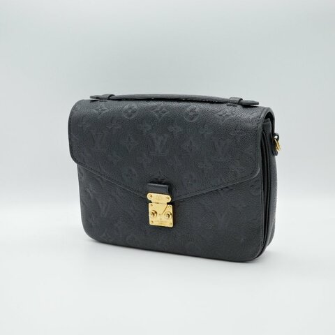 LV Pochette 黑色牛皮壓紋郵差包🤍