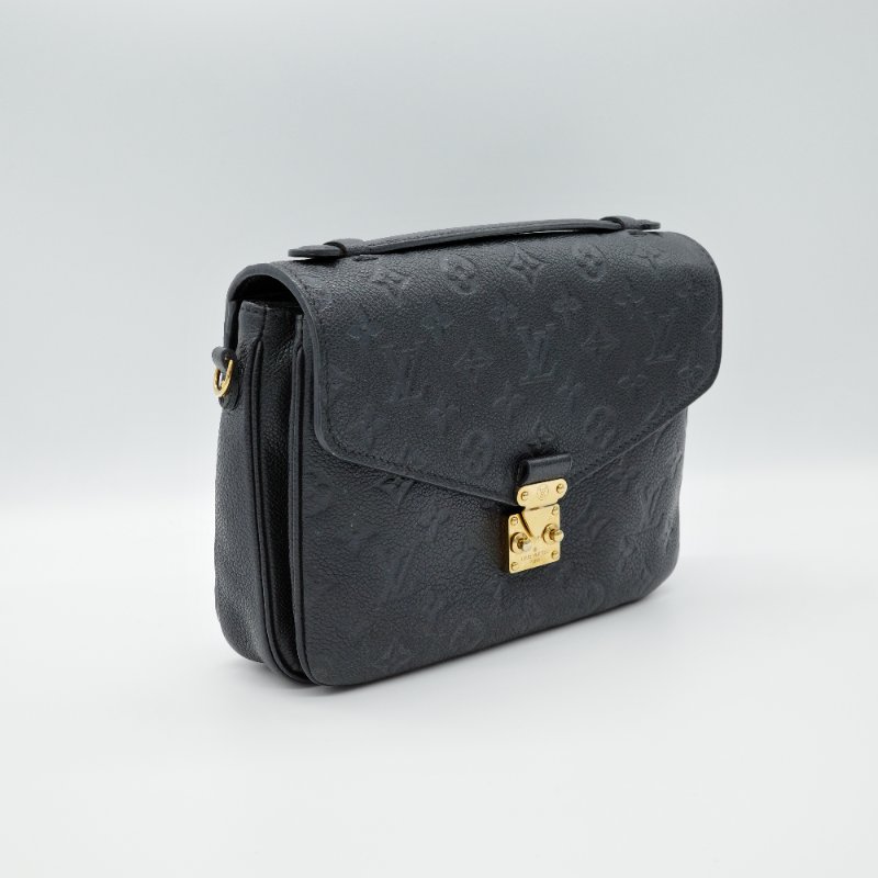 LV Pochette 黑色牛皮壓紋郵差包🤍-3