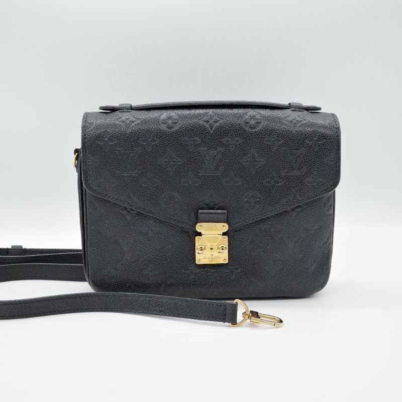 LV Pochette 黑色牛皮壓紋郵差包🤍-1