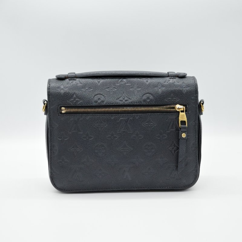 LV Pochette 黑色牛皮壓紋郵差包🤍-4