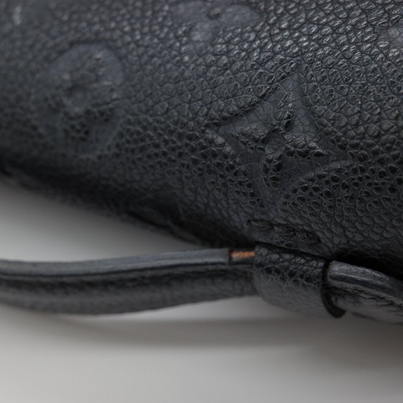 LV Pochette 黑色牛皮壓紋郵差包🤍-7