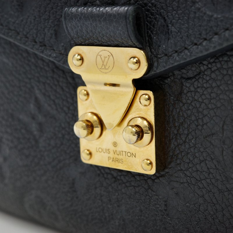 LV Pochette 黑色牛皮壓紋郵差包🤍-9
