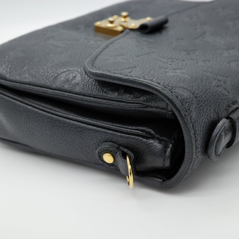 LV Pochette 黑色牛皮壓紋郵差包🤍-10