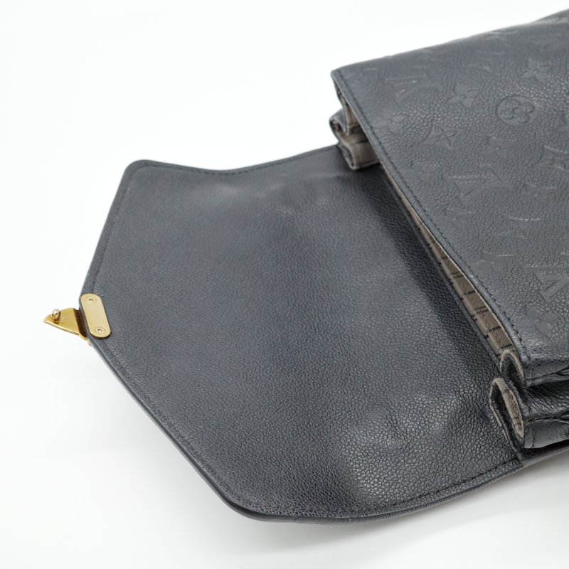 LV Pochette 黑色牛皮壓紋郵差包🤍-11