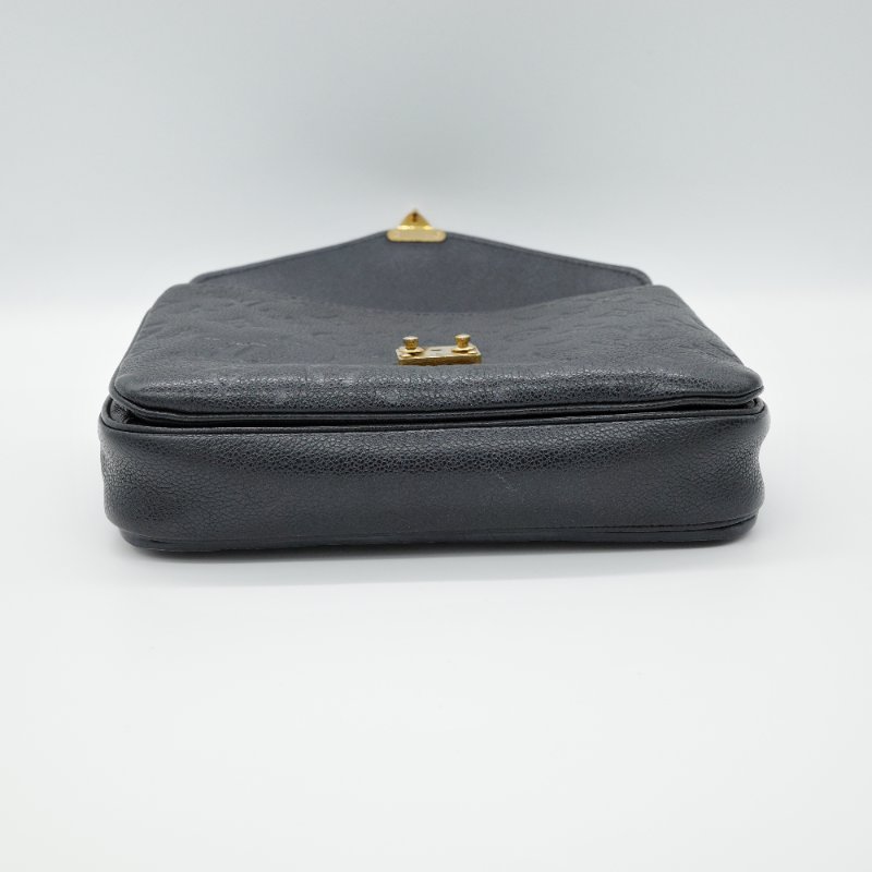 LV Pochette 黑色牛皮壓紋郵差包🤍-12