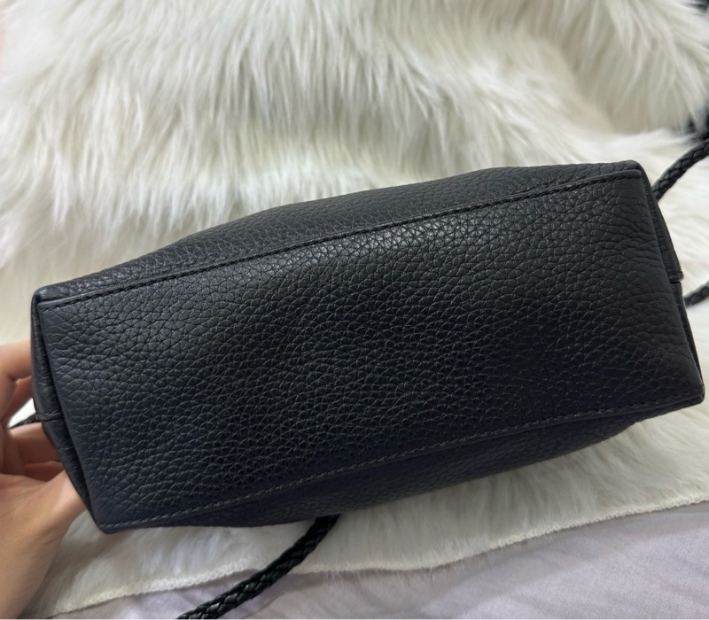 TORY BURCH 經典LOGO荔枝皮革相機斜揹包 小方包-1