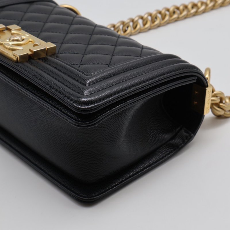 CHANEL Boy20 粒面牛皮口蓋包 - 黑金-3