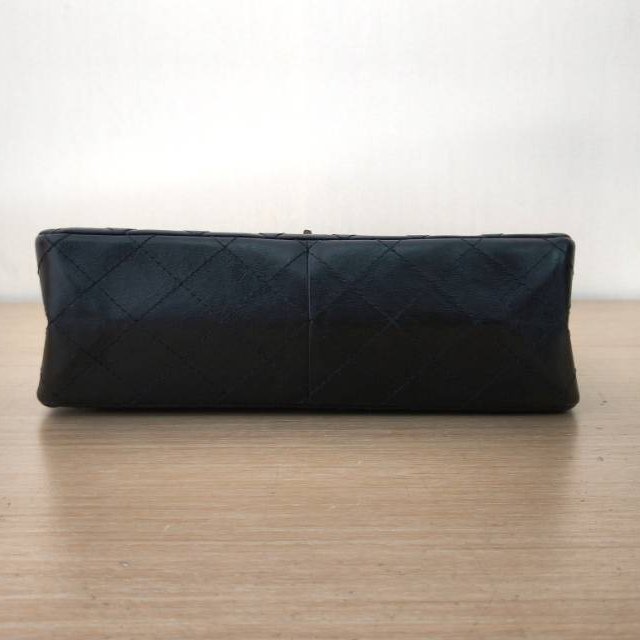 CHANEL 2.55口蓋包大號28黑色牛皮20開金扣肩背包-4