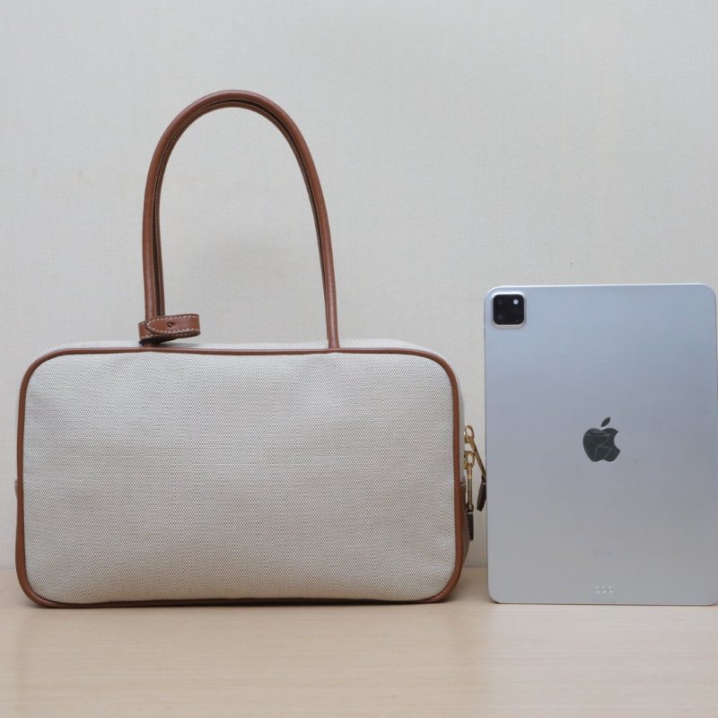 MIU MIU 24SS秀款徽標手提公事包34米白色帆布肩背包-4