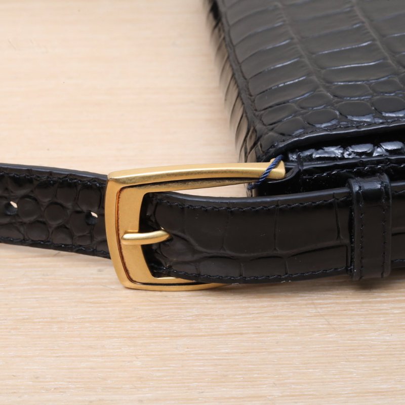 BALENCIAGA Ghost腋下包鱷魚壓紋黑色牛皮金扣肩背包-4