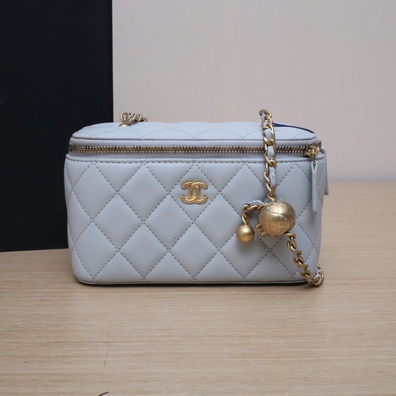 CHANEL 長盒子化妝包帶鏡子16.5淺藍色羊皮鐳射標金扣金球調節扣肩帶肩背包-0