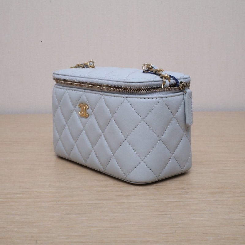 CHANEL 長盒子化妝包帶鏡子16.5淺藍色羊皮鐳射標金扣金球調節扣肩帶肩背包-4