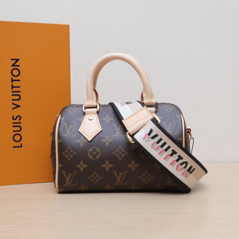 LOUIS VUITTON Sp20可拆卸黑白寬肩帶老花PVC晶片肩背包-0