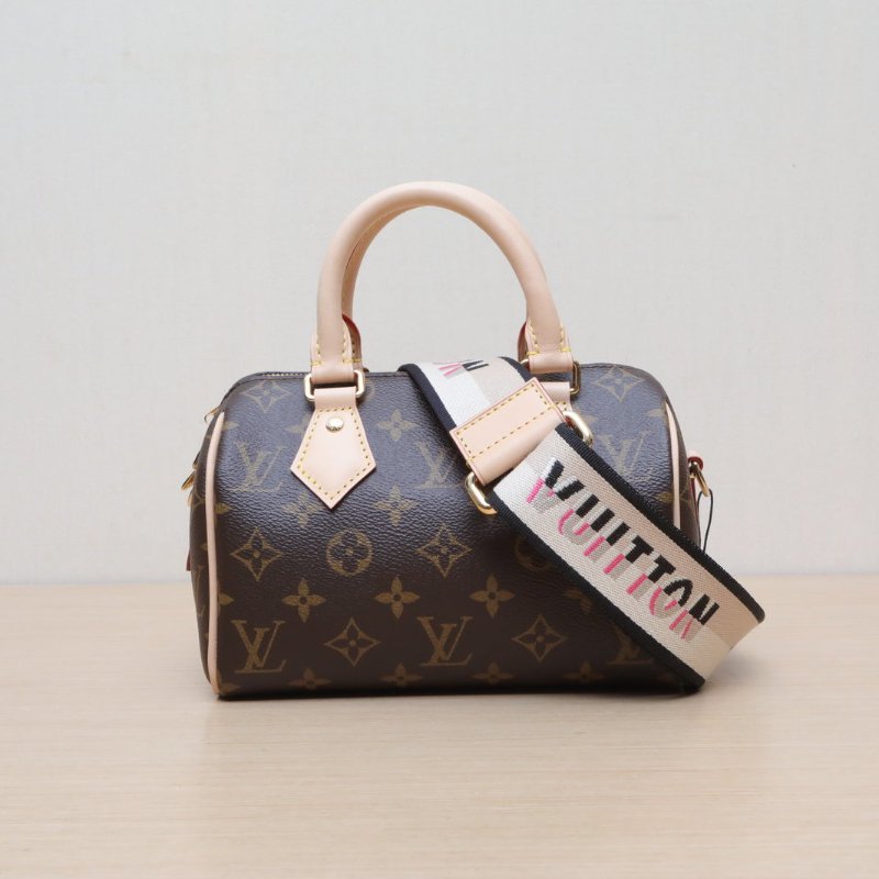 LOUIS VUITTON Sp20可拆卸黑白寬肩帶老花PVC晶片肩背包-1