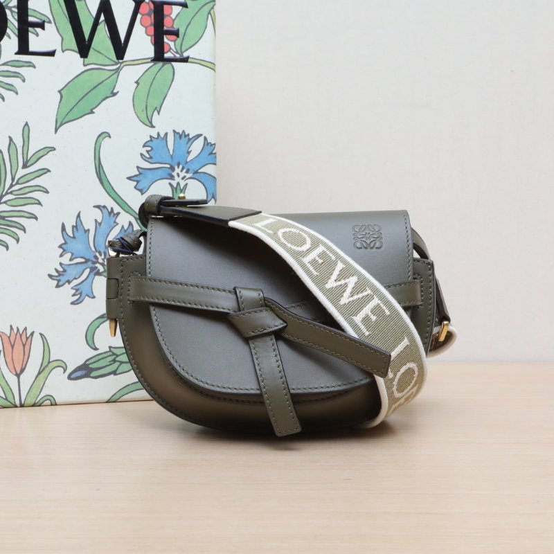 LOEWE Gate馬鞍斜跨包MINIDual寬肩帶綠色牛皮肩背包-0