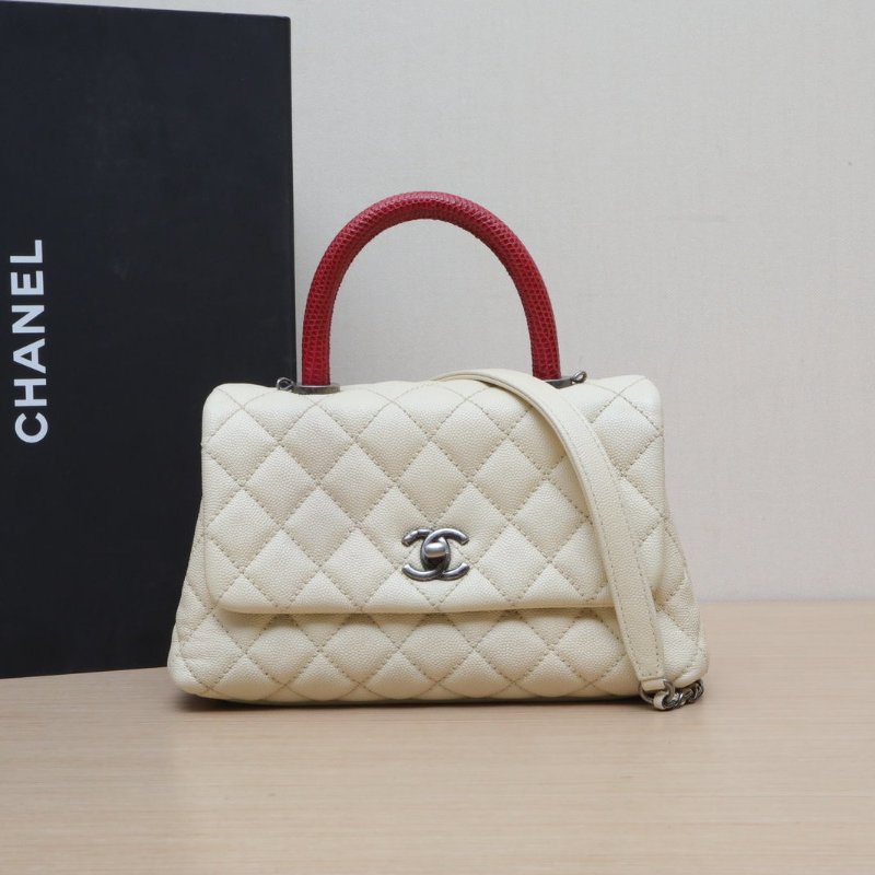 CHANEL CocoHandle小號24米色荔枝牛皮23開銀扣蜥蜴皮手柄肩背包-0