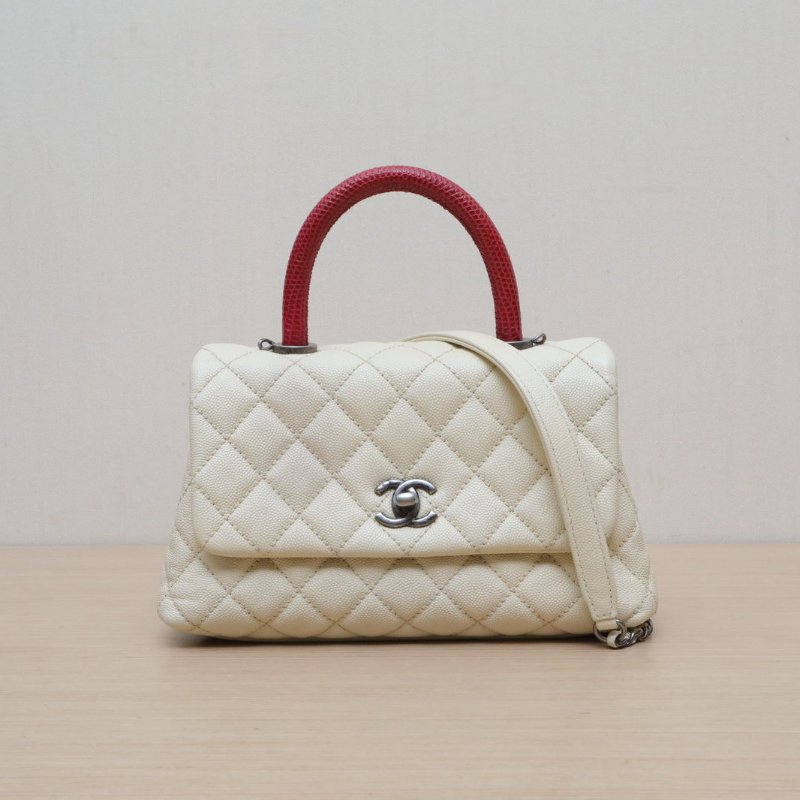CHANEL CocoHandle小號24米色荔枝牛皮23開銀扣蜥蜴皮手柄肩背包-1