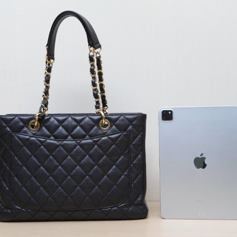 CHANEL GST購物袋小號33黑色荔枝牛皮17開金扣肩背包-4