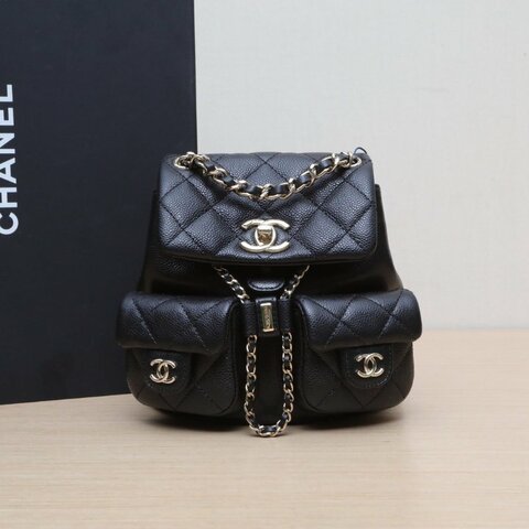 CHANEL 25PDuma抽繩口蓋雙肩包雙口袋小號18黑色牛皮晶片開金扣肩背包