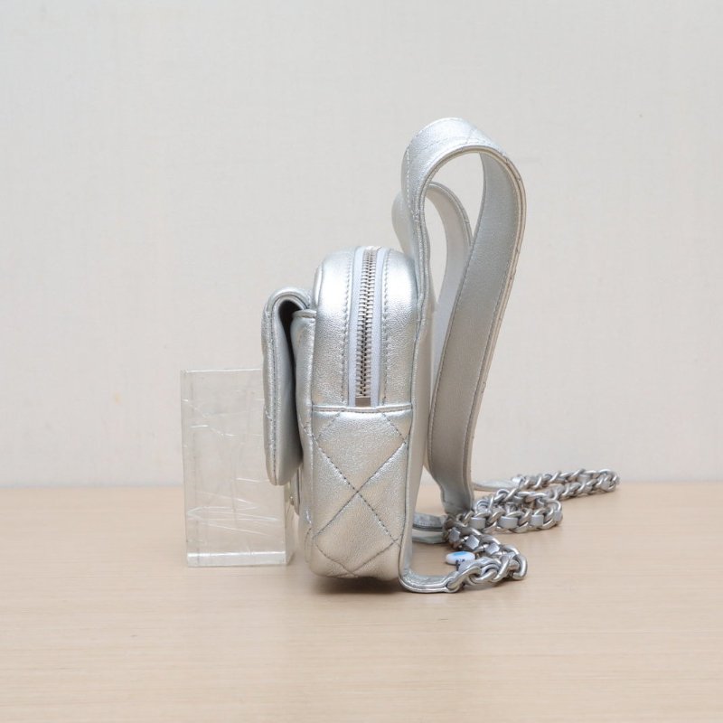 CHANEL 銀色牛皮晶片開銀扣24C太空銀雙肩包19肩背包-4