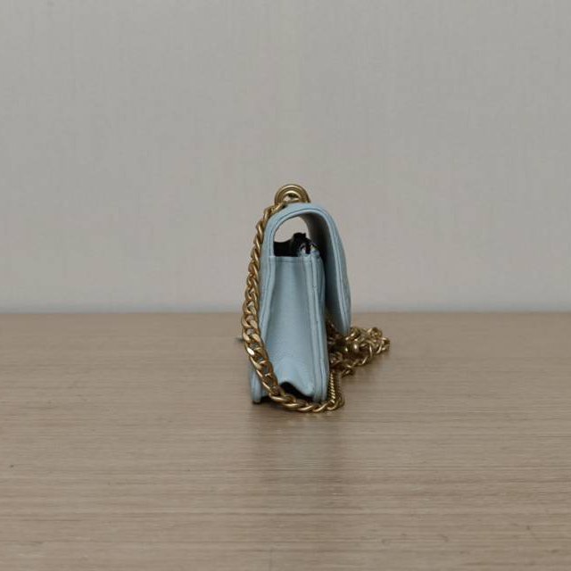 CHANEL 23SCFWOC17淺綠色羊皮鐳射標金扣山茶花調節扣肩帶肩背包-3