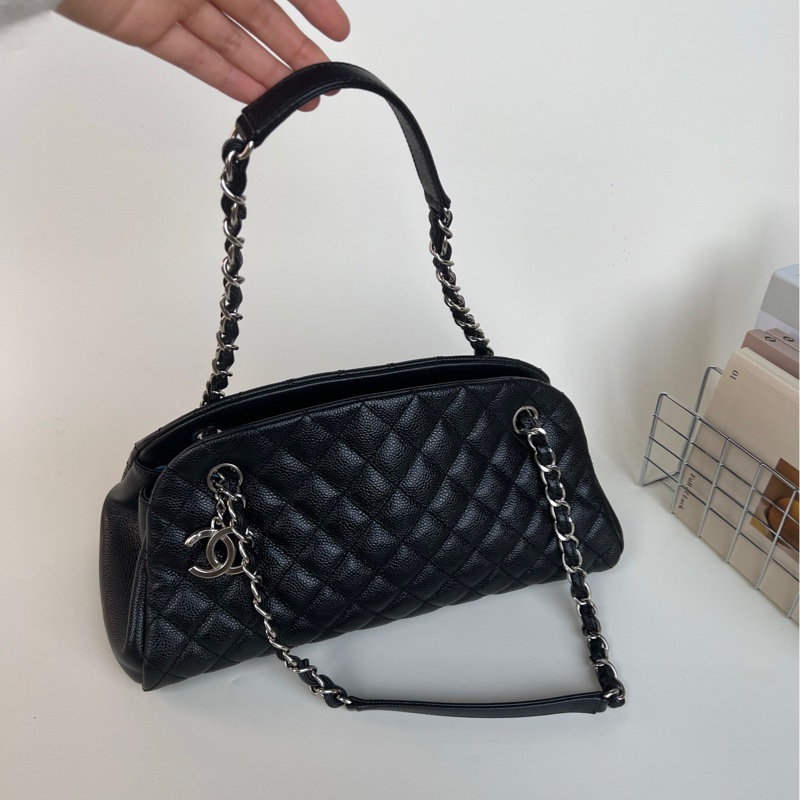 Chanel黑銀魚子醬保齡球-1