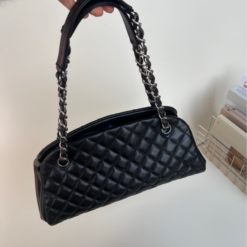 Chanel黑銀魚子醬保齡球-2