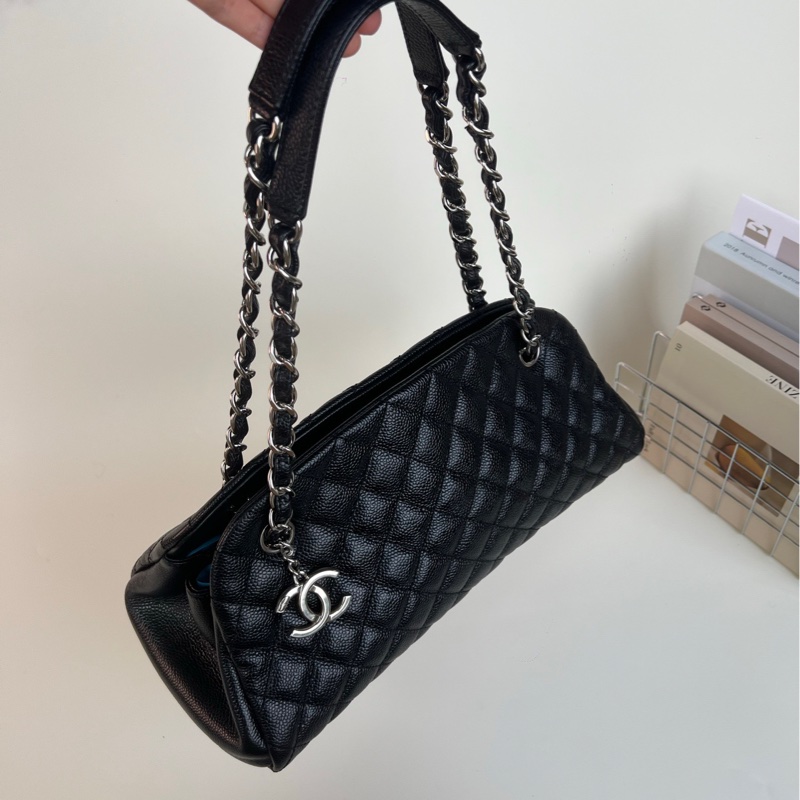 Chanel黑銀魚子醬保齡球-5