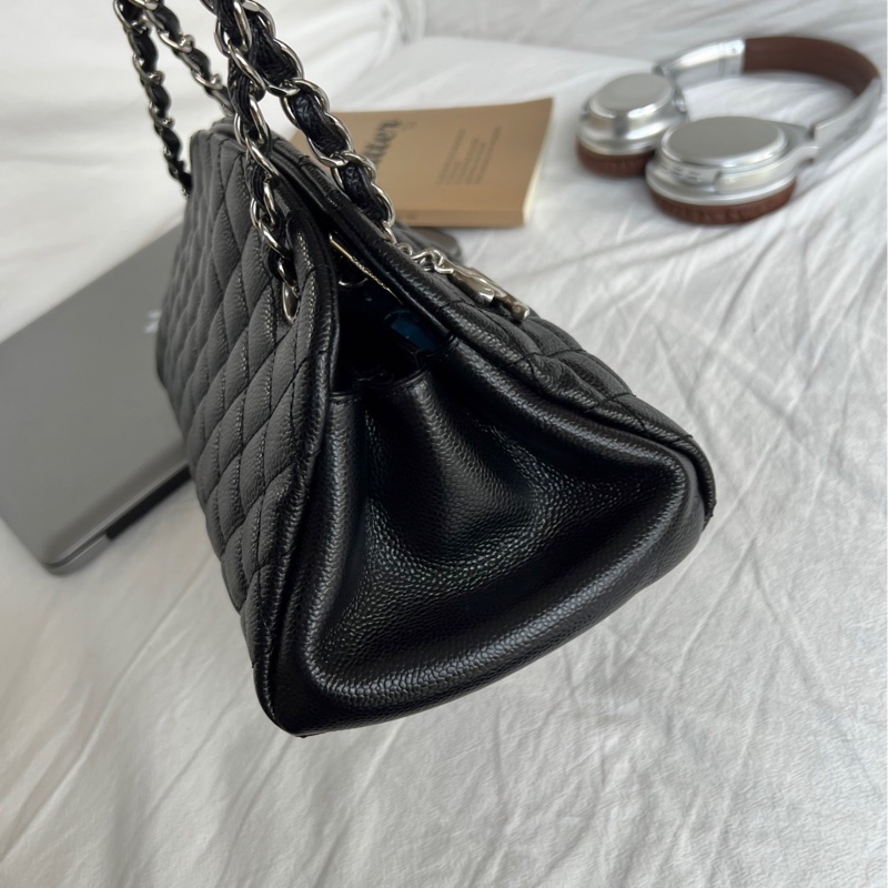 Chanel黑銀魚子醬保齡球-6