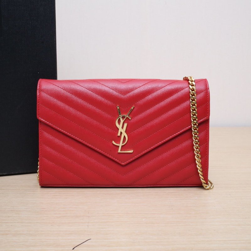 SAINT LAURENT CASSANDRA信封鏈條包22MATELASSV紋紅色牛皮金扣肩背包-0