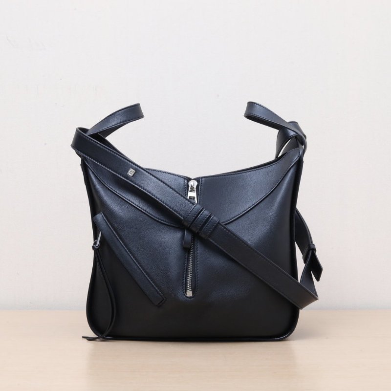 LOEWE Hammock吊床包小號黑色牛皮銀扣肩背包-1