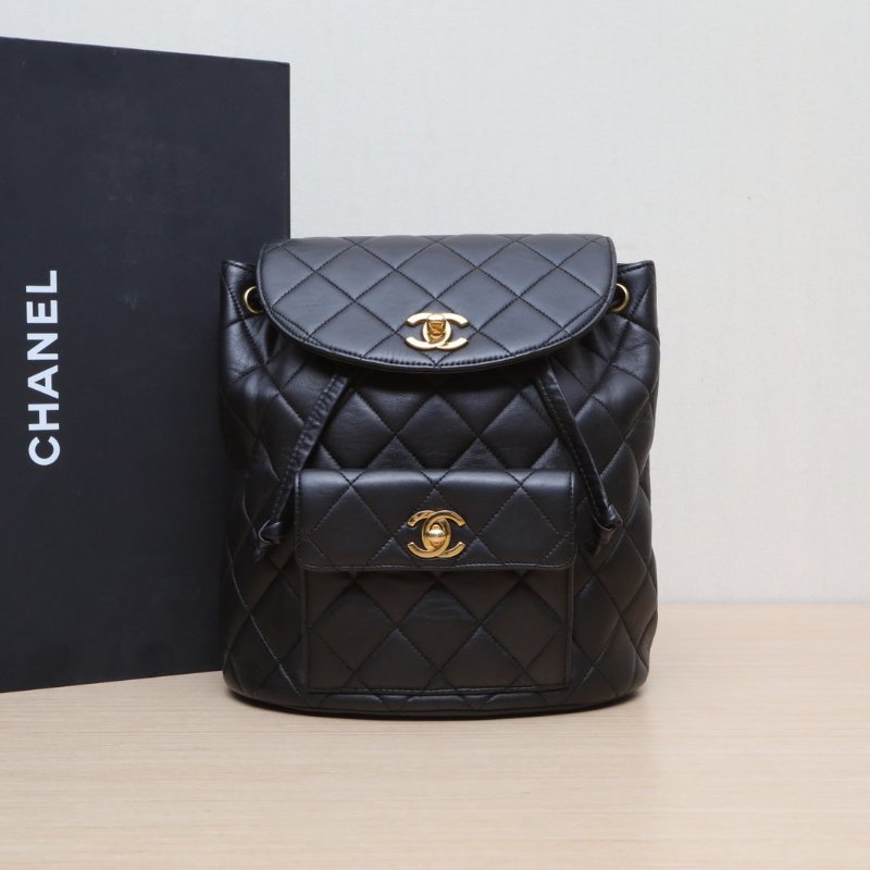 CHANEL 中古黑金羊Duma雙肩包黑色羊皮4開金扣肩背包-0
