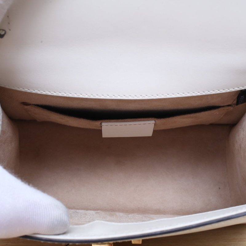 GUCCI Sylvie塞爾維亞絲帶包皮手帶Mini20白色牛皮金扣肩背包-4