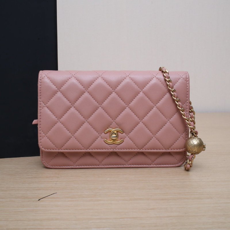 CHANEL CFWOC19粉色羊皮晶片開金扣金球調節扣肩帶肩背包-0