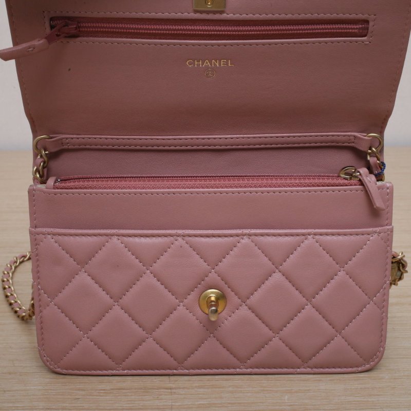CHANEL CFWOC19粉色羊皮晶片開金扣金球調節扣肩帶肩背包-2
