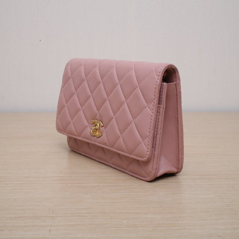 CHANEL CFWOC19粉色羊皮晶片開金扣金球調節扣肩帶肩背包-4