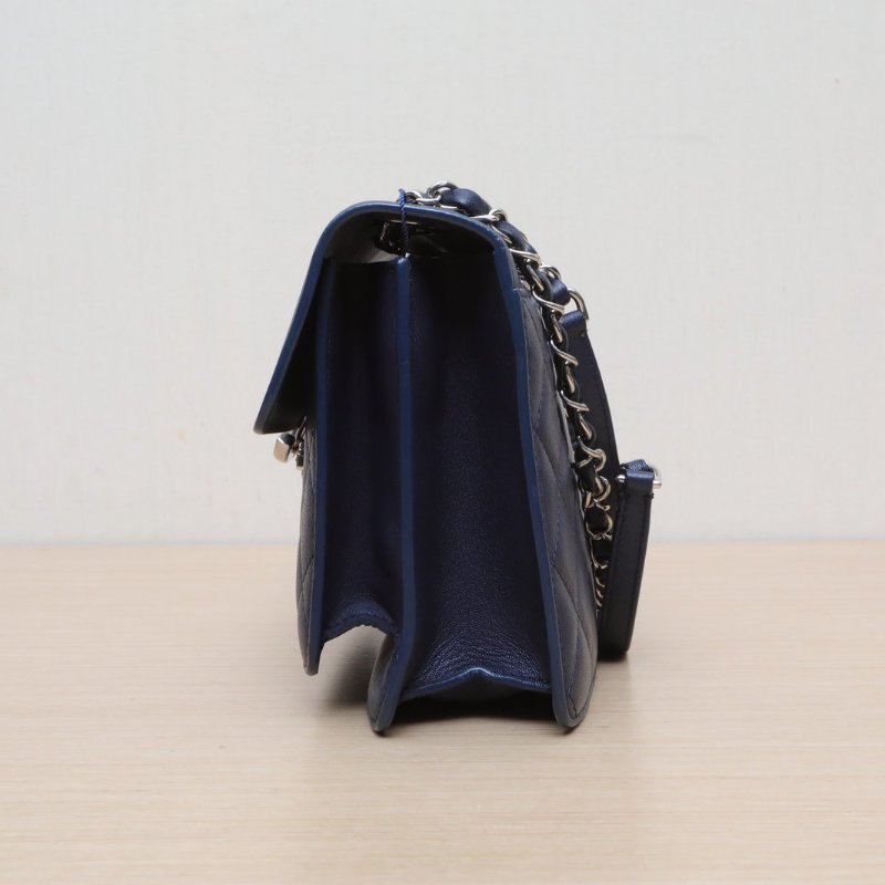 CHANEL 古巴扣菱格紋單肩手提郵差包墨藍色牛皮25開古巴扣肩背包-4