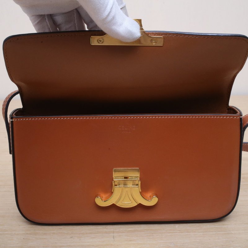CELINE Triomphe凱旋門金屬鎖扣橫版肩背包20肩帶款焦糖色牛皮金扣肩背包-2