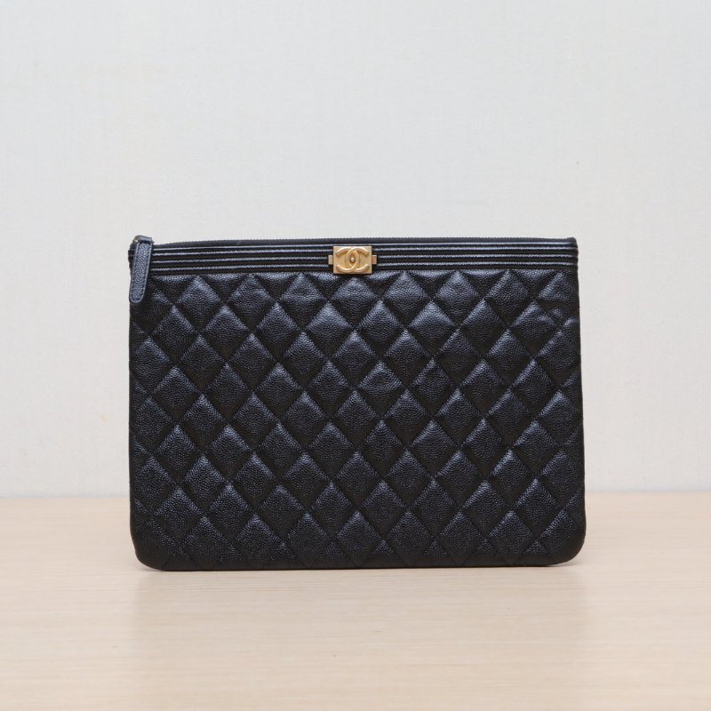 CHANEL Leboy手拿包27黑色荔枝牛皮25開金扣肩背包-1