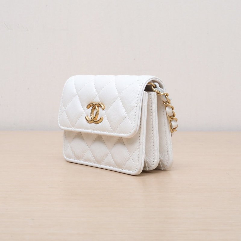 CHANEL 白色荔枝牛皮鐳射標金扣23BCFMiniWOC圓環LOGO調節肩帶肩背包-2