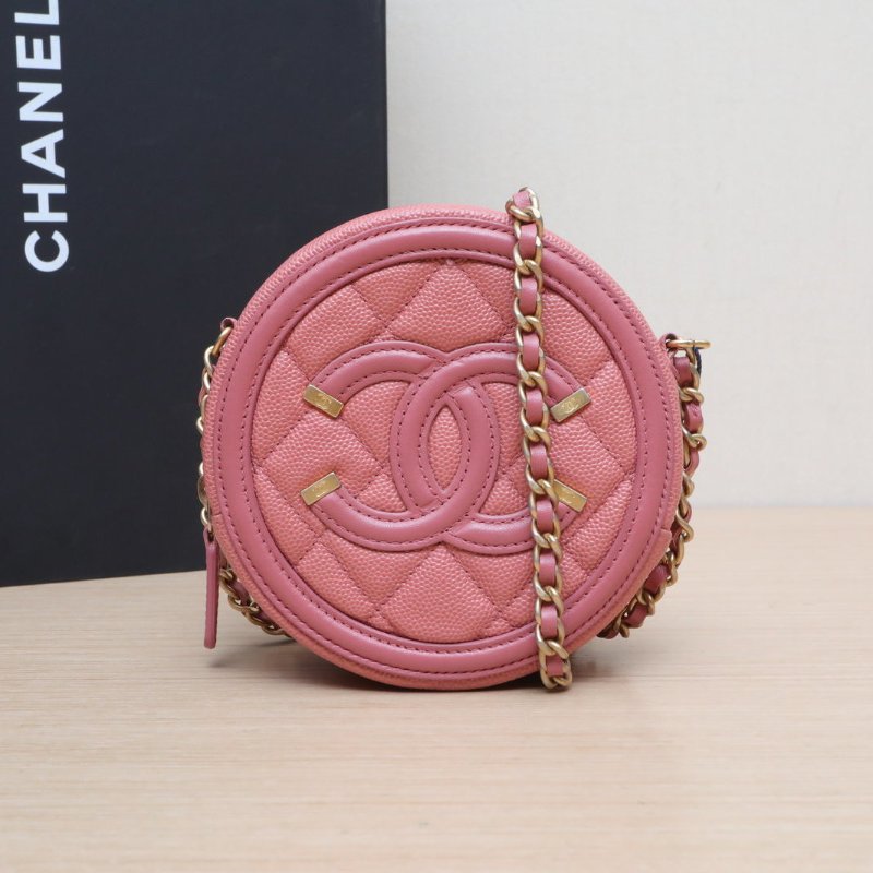 CHANEL 圓餅包雙C大LOGO粉色荔枝牛皮28開金扣肩背包-0