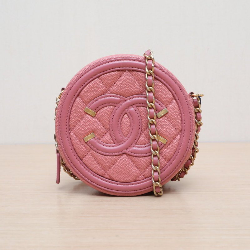 CHANEL 圓餅包雙C大LOGO粉色荔枝牛皮28開金扣肩背包-1