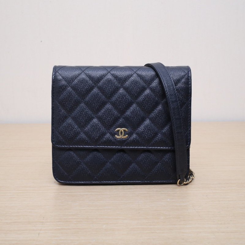 CHANEL 菱格紋方形WOC墨藍色牛皮24開金扣肩背包-1