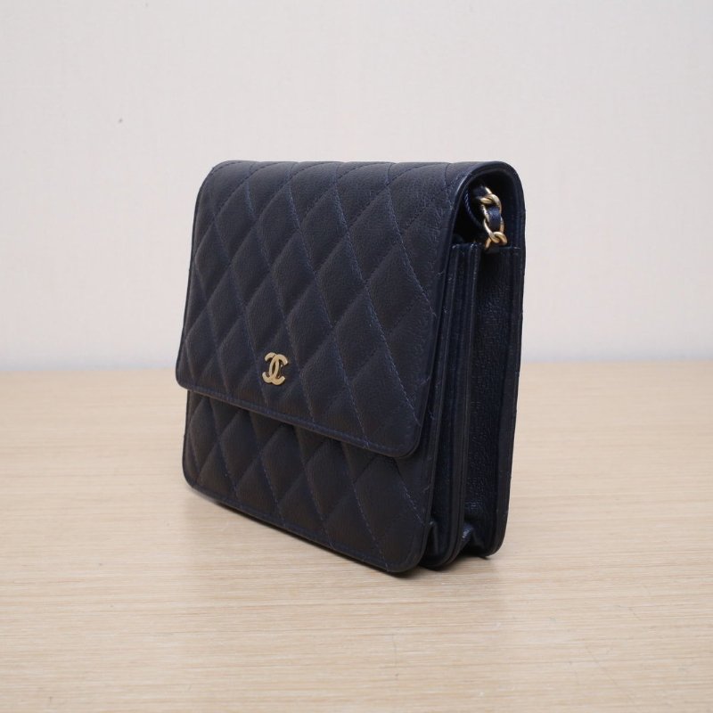 CHANEL 菱格紋方形WOC墨藍色牛皮24開金扣肩背包-4