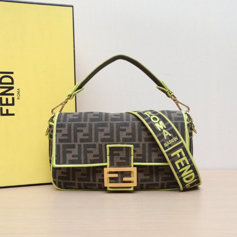 FENDI Baguette法棍包中號老花帆布金扣肩背包-0