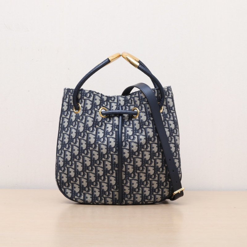 DIOR 墨藍色帆布金扣2024水桶包Nolita吊籃包配可拆卸肩帶肩背包-1