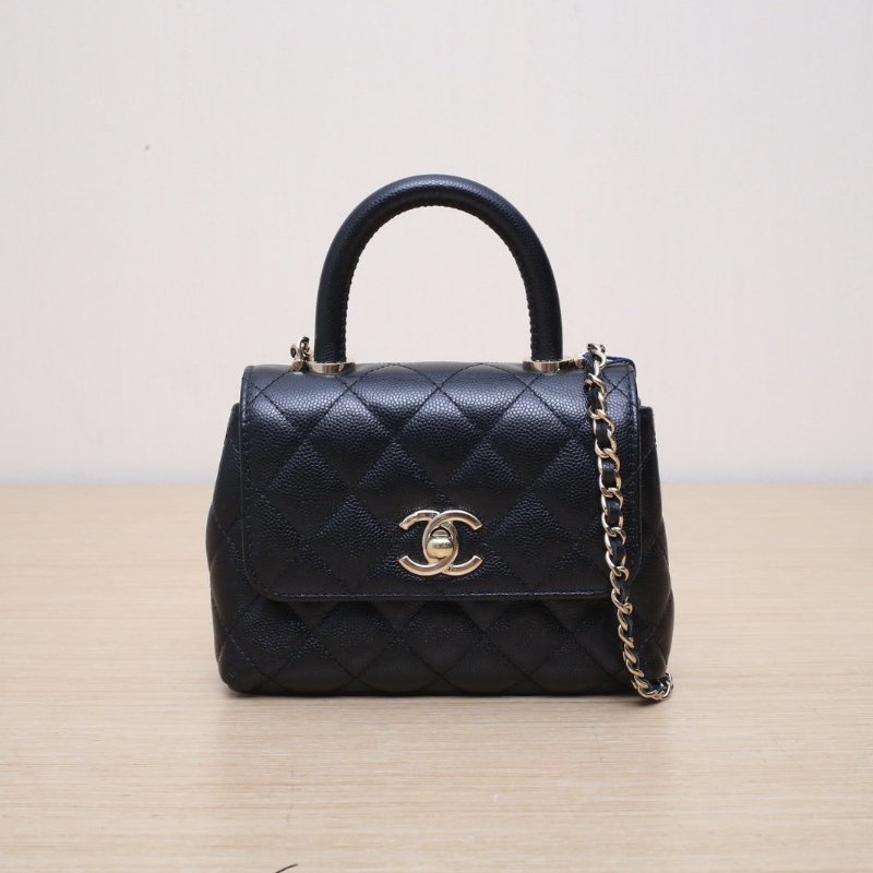 CHANEL CocoHandle15.5黑色荔枝牛皮鐳射標金扣肩背包-1